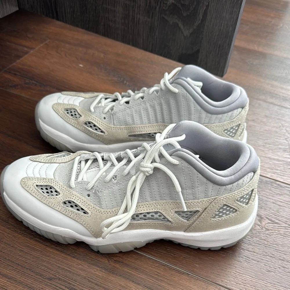 Jordan Men’s Size 8.5 Air 11 Retro Low Sneakers just few marks on right foot.